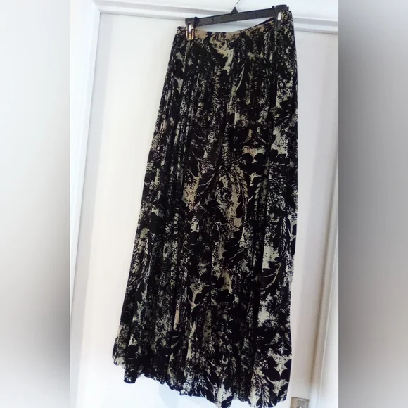 FUZZI Women's Black & White Mesh & Velvet Maxi Skirt Elastic Waist, Size…